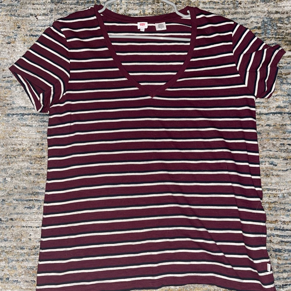 Women Size L Levi’s T-shirt